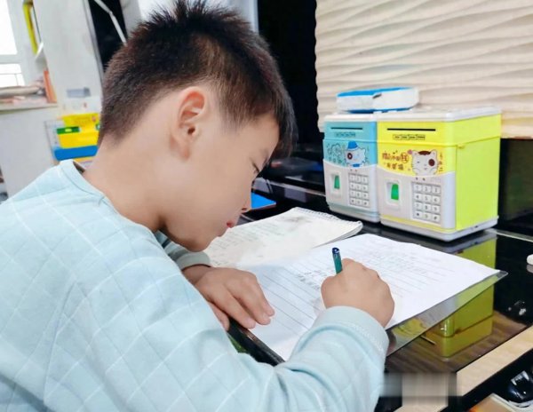 股票配资正规平台 这个假期允许孩子浪费时间，不出1个月他就能学会自律